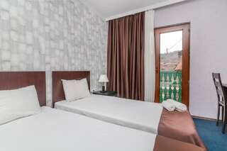 Отель Hotel Marlyn Тбилиси Двухместный номер с 2 отдельными кроватями-1