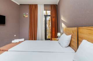 Отель Hotel Marlyn Тбилиси Стандартный двухместный номер с 2 отдельными кроватями-1