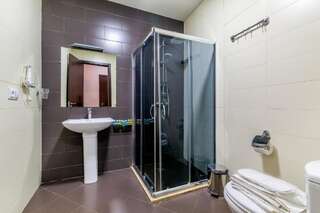 Отель Hotel Marlyn Тбилиси Четырехместный номер Делюкс-2