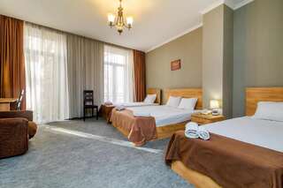 Отель Hotel Marlyn Тбилиси Четырехместный номер Делюкс-5